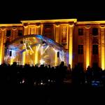 Ansicht des Neues Schlosses mit Bühne und Lichtershow Bild 2