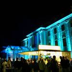 Seitenansicht des Neuen Schlosses mit Lichtershow