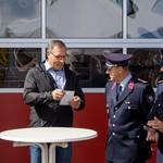Ortsbürgermeister Herr Falk gratuliert der Freiwilligen Feuerwehr Ringfurth