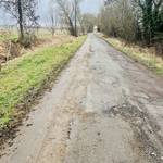 Stark beschädigte Straße im grünen &copy;EGem Stadt Tangerhütte