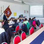 Herr Lemme und Herr Knull erklären den Kindern das richtige Verhalten im Brandfall &copy;EGem Stadt Tangerhütte