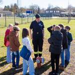 Frau Steinig-Pinnecke erläutert die Funktionsweise eines Hydranten &copy;EGem Stadt Tangerhütte