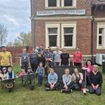 Gruppenbild mit Kindern, Eltern und den Kita-Team &copy;EGem Stadt Tangerhütte