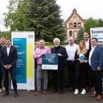 Gruppenbild aller beteiligten Personen auf dem Gelände der TechnoGuss GmbH &copy;EGem Stadt Tangerhütte