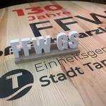 Detailansicht des Stehtisches mit Inschrift und des Tischaufstellers &copy;EGem Stadt Tangerhütte