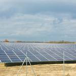 Ein Solarmodulpark hinter einem Zaun &copy;EGem Stadt Tangerhütte