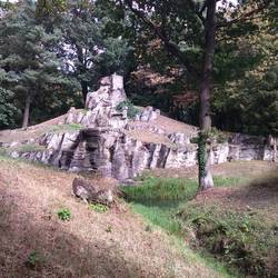Kuenstlicher_Wasserfall.JPG