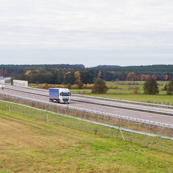 A14 bei Lüderitz mit LWK auf der Fahrbahn