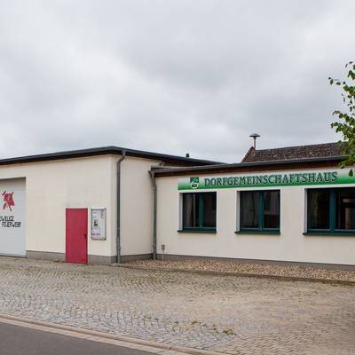Außenaufnahme des Dorfgemeinschaftshauses in Cobbel, direkt neben der Feuerwehr