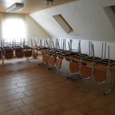 Innenaufnahme des Versammlungsraums des Dorfgemeinschaftshauses Ringfurth