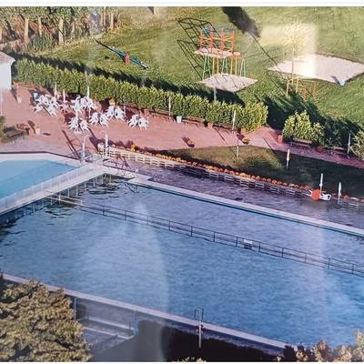 Das große Schwimmbecken und der Nichtschwimmerbereich in Tangerhütte