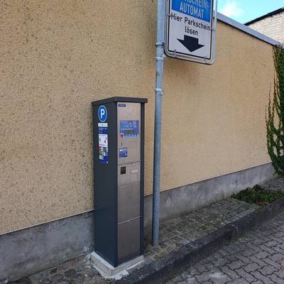 Zu sehen sit hier der Parkscheinautomat an der Kreissparkasse in Tangerhütte