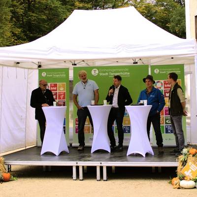 Angeregte Podiumsdiskussion zwischen dem Bürgermeister, Landwirten und einem Vertreter aus dem Ministerium