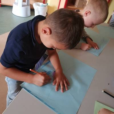 Die Kinder der KITA Anne Frank malen für den Malwettbewerb