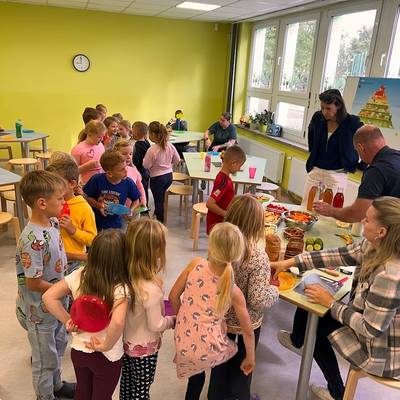 Die Kinder der GS-Grieben veramstalten ein gesundes Frühstück