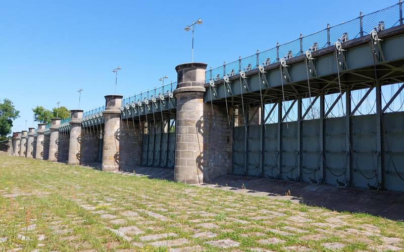 Pretziener Wehr ©Einheitsgemeinde Stadt Tangerhütte das geschlossene Pretziener Wehr mit blauem Himmel im Hintergrund